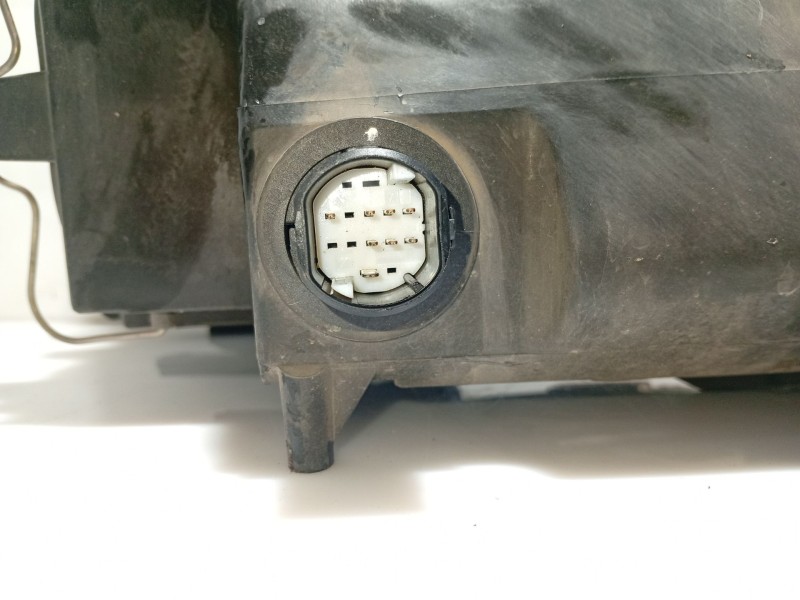 Recambio de faro izquierdo para lancia ypsilon (843_) 1.2 (843.axb1a) referencia OEM IAM 51702680  