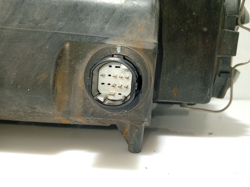 Recambio de faro derecho para lancia ypsilon (843_) 1.2 (843.axb1a) referencia OEM IAM 51702679  