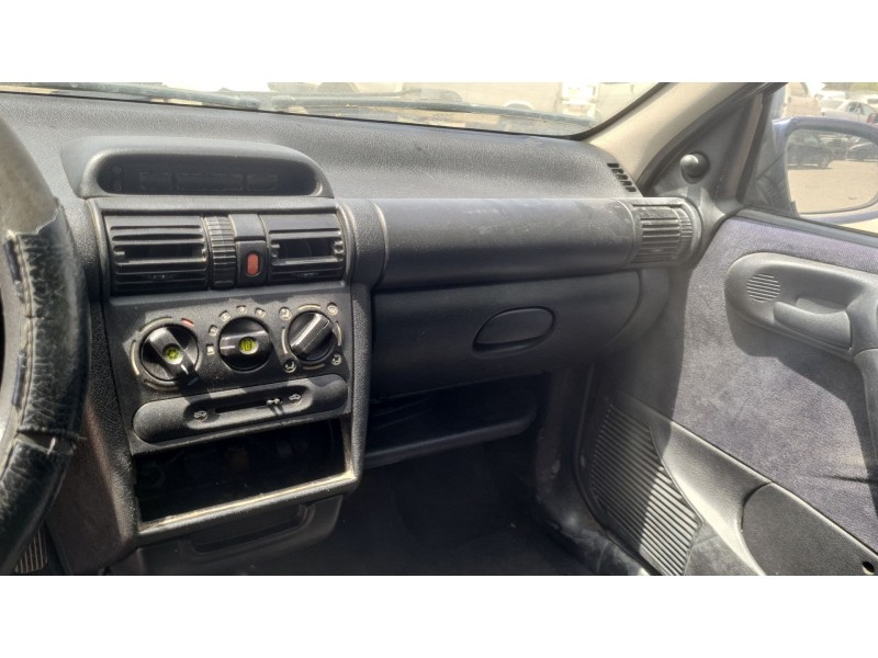 opel corsa b (s93) del año 2000