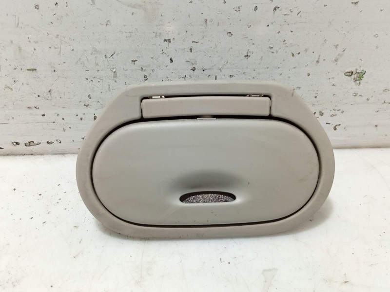 Recambio de moldura para renault grand scénic iii (jz0/1_) 1.9 dci referencia OEM IAM 8200105136  