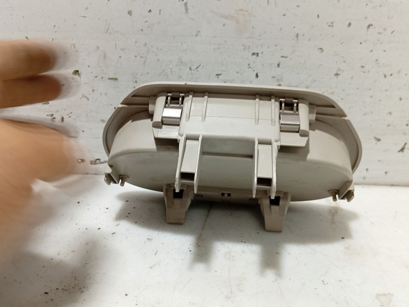 Recambio de moldura para renault grand scénic iii (jz0/1_) 1.9 dci referencia OEM IAM 8200105136  