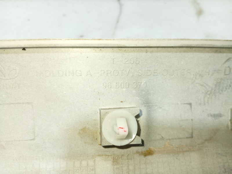 Recambio de moldura para chevrolet aveo / kalos hatchback (t200) 1.2 referencia OEM IAM 96600371  