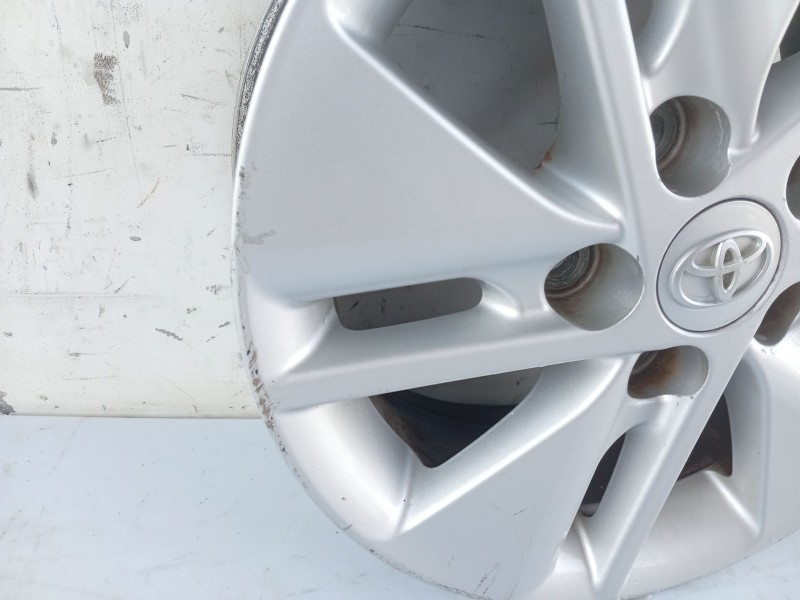 Recambio de llanta para toyota auris station wagon (_e18_) 1.8 hybrid (zwe186_) referencia OEM IAM 4261102E80  