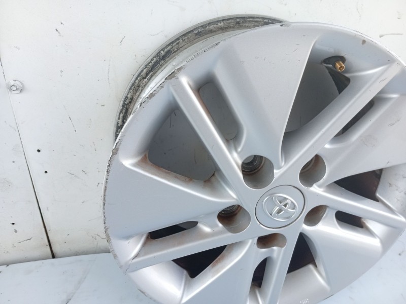 Recambio de llanta para toyota auris station wagon (_e18_) 1.8 hybrid (zwe186_) referencia OEM IAM 4261102E80  