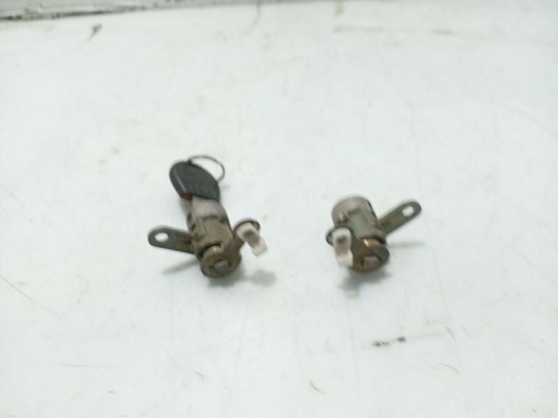 Recambio de juego bombines para chevrolet aveo / kalos hatchback (t200) 1.2 referencia OEM IAM   