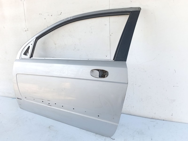 Recambio de puerta delantera izquierda para chevrolet aveo / kalos hatchback (t200) 1.2 referencia OEM IAM   