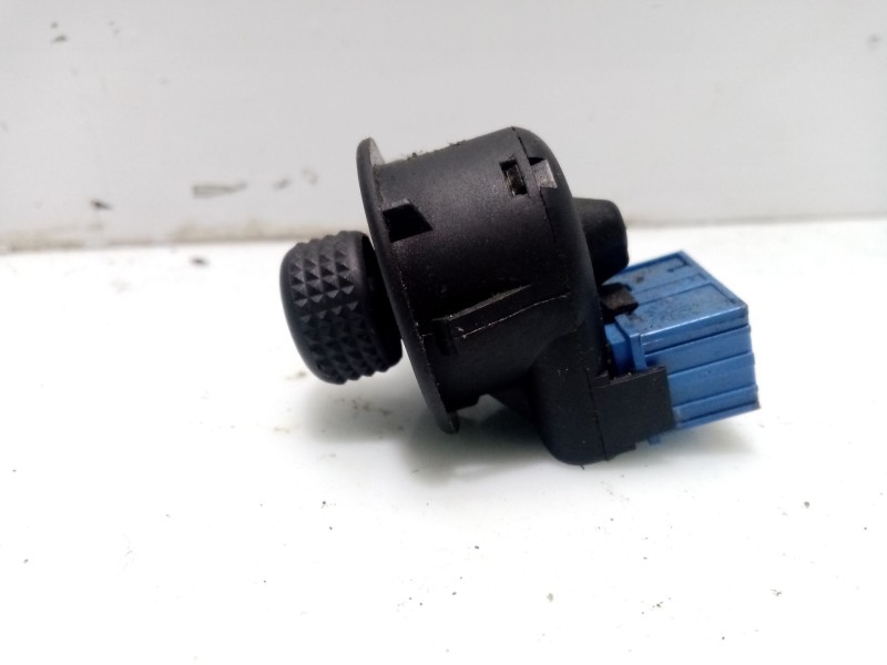 Recambio de mando retrovisor para citroën xsara picasso (n68) 2.0 hdi referencia OEM IAM 185526  