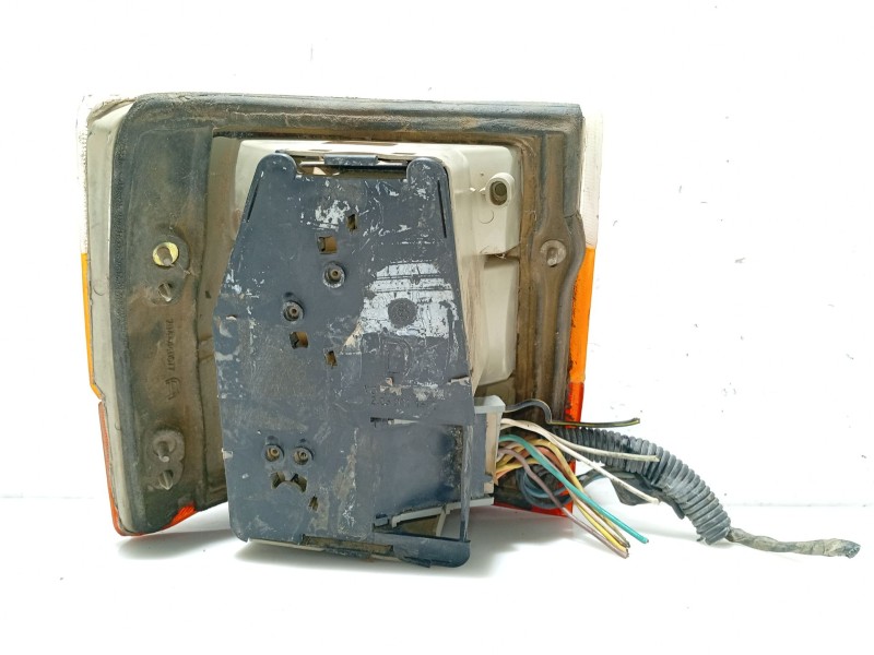 Recambio de piloto trasero derecho para renault 11 referencia OEM IAM 7701366557  