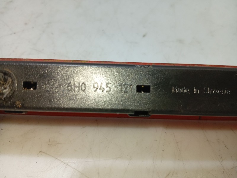 Recambio de luz central de freno para seat arosa (6h1) referencia OEM IAM 6H0945121  