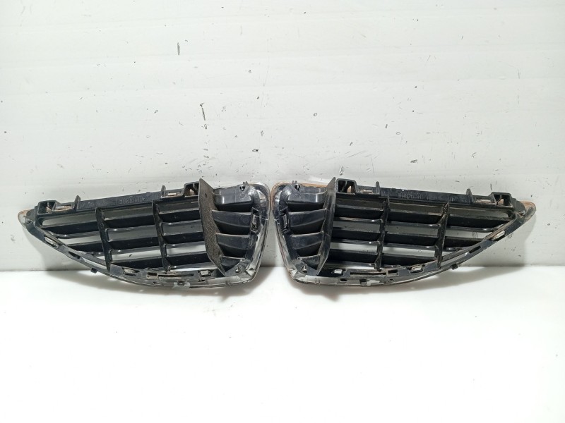 Recambio de rejilla delantera para renault megane i coupe fase 2 referencia OEM IAM 8200057386 8200057390 
