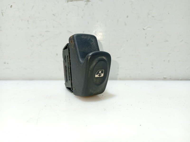 Recambio de mando elevalunas delantero derecho para renault megane i coupe fase 2 referencia OEM IAM 7700838101  