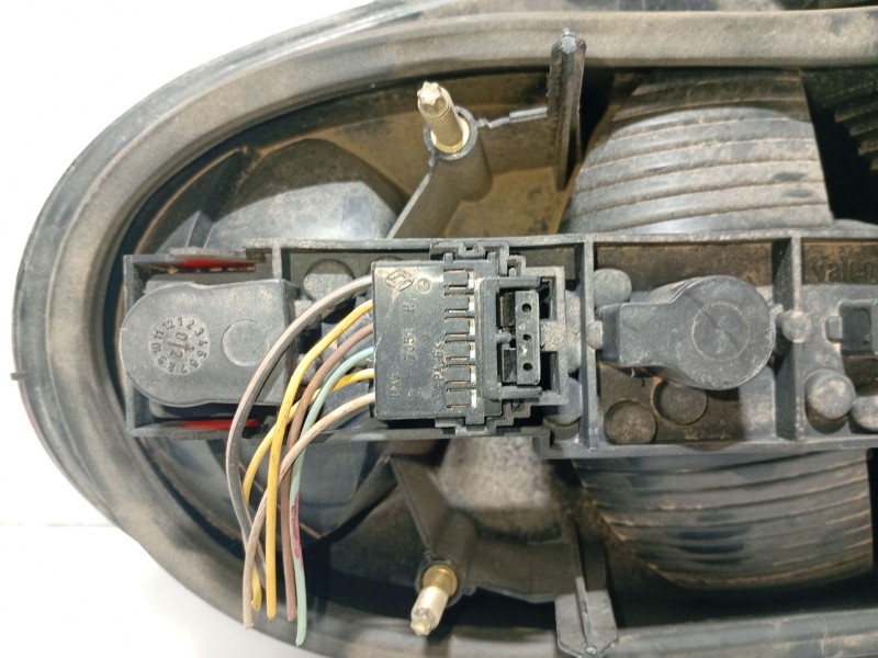 Recambio de piloto trasero derecho para renault megane i coupe fase 2 referencia OEM IAM 7701040606  