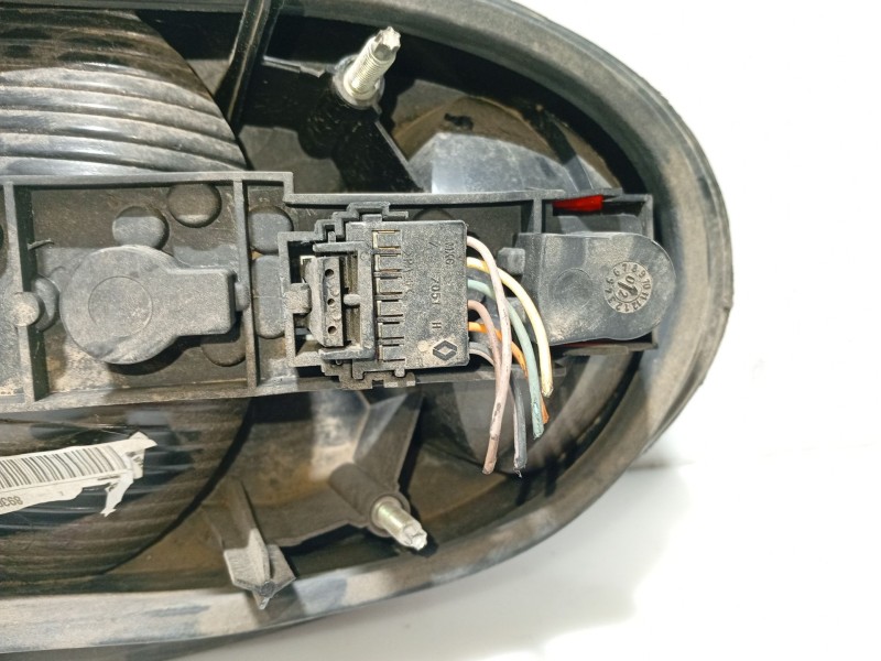 Recambio de piloto trasero izquierdo para renault megane i coupe fase 2 referencia OEM IAM 7701040608  