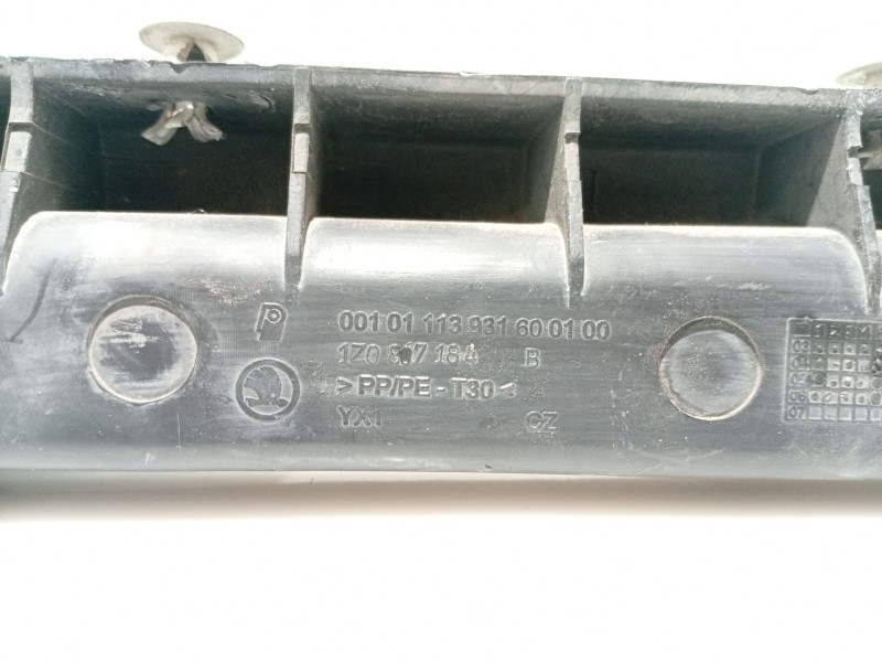 Recambio de moldura para skoda octavia ii (1z3) 1.9 tdi referencia OEM IAM 1Z0807184B  