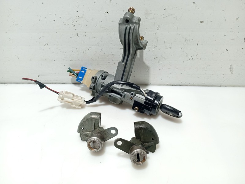 Recambio de juego bombines para hyundai getz (tb) referencia OEM IAM 8190017A40 819701CA00 819801CA00