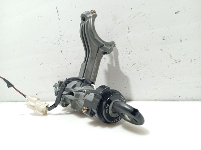 Recambio de juego bombines para hyundai getz (tb) referencia OEM IAM 8190017A40 819701CA00 819801CA00