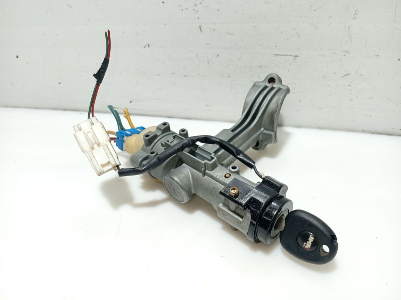 Recambio de juego bombines para hyundai getz (tb) referencia OEM IAM 8190017A40 819701CA00 819801CA00