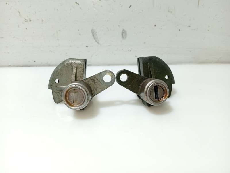 Recambio de juego bombines para hyundai getz (tb) referencia OEM IAM 8190017A40 819701CA00 819801CA00