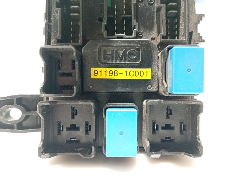 Recambio de caja reles / fusibles para hyundai getz (tb) referencia OEM IAM 911981C001  