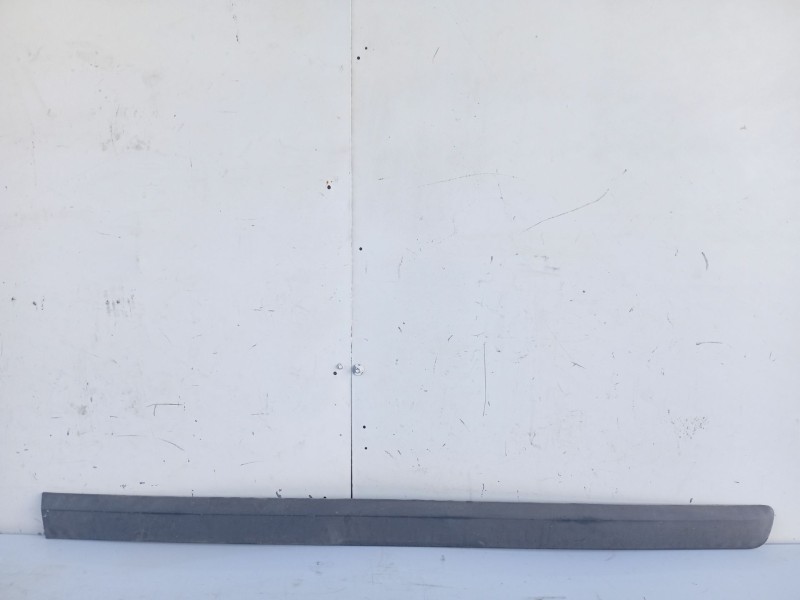 Recambio de moldura puerta delantera derecha para hyundai getz (tb) referencia OEM IAM 822201C200 877221C200 