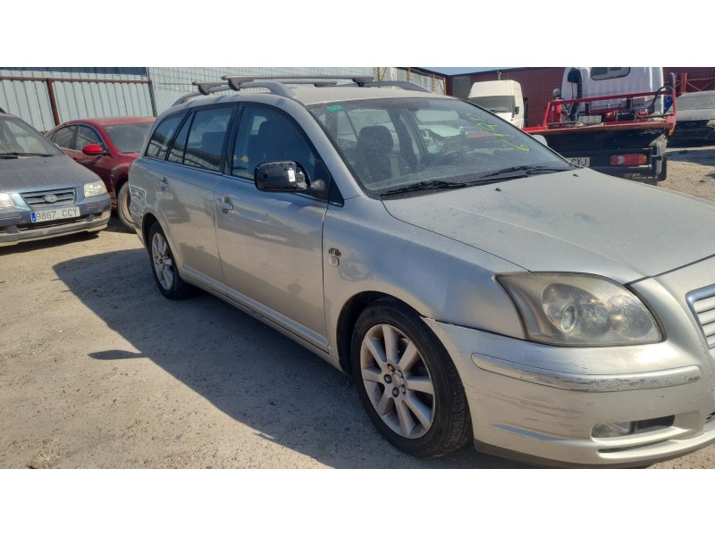 toyota avensis station wagon (_t25_) del año 2004