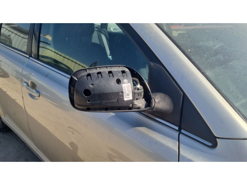 toyota avensis station wagon (_t25_) del año 2004