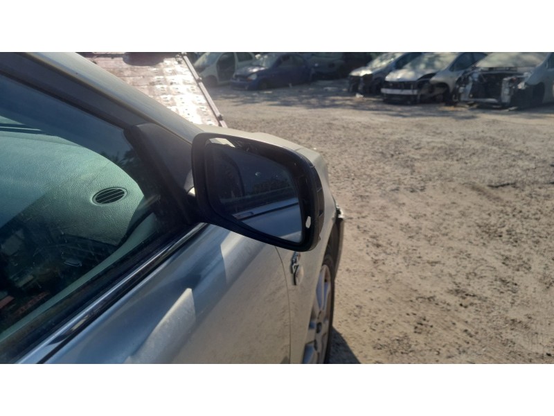 toyota avensis station wagon (_t25_) del año 2004