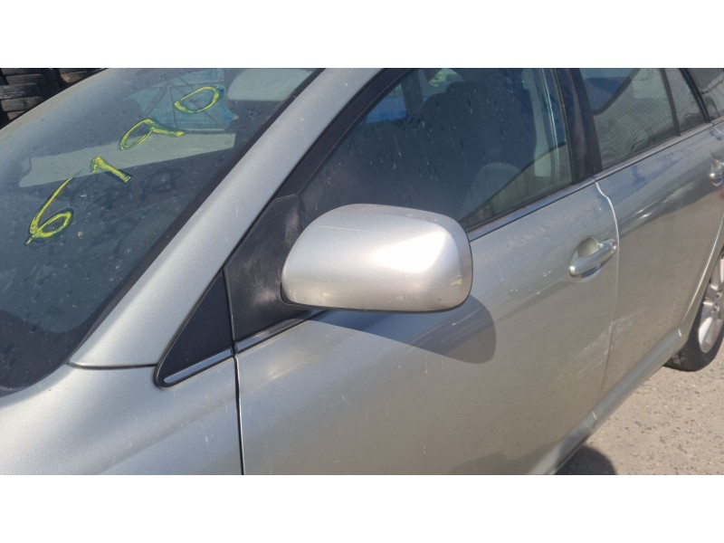 toyota avensis station wagon (_t25_) del año 2004