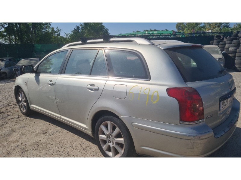 toyota avensis station wagon (_t25_) del año 2004