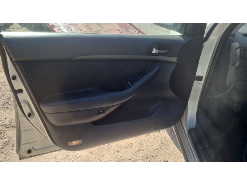 toyota avensis station wagon (_t25_) del año 2004