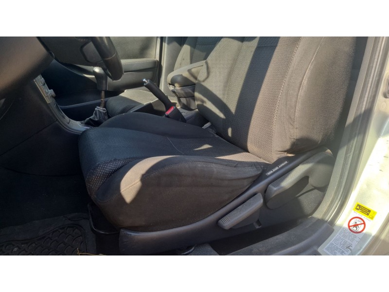 toyota avensis station wagon (_t25_) del año 2004