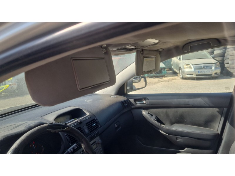 toyota avensis station wagon (_t25_) del año 2004