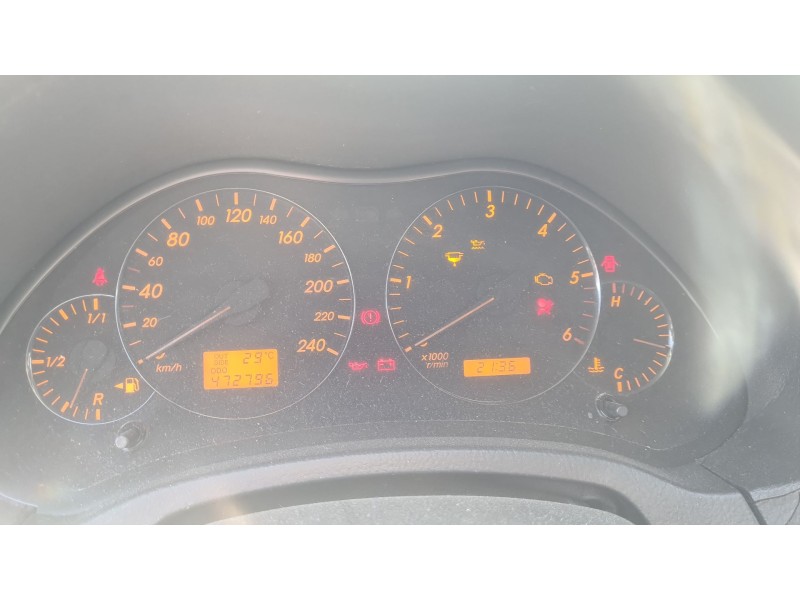 toyota avensis station wagon (_t25_) del año 2004