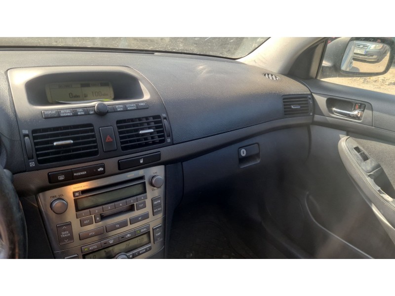 toyota avensis station wagon (_t25_) del año 2004