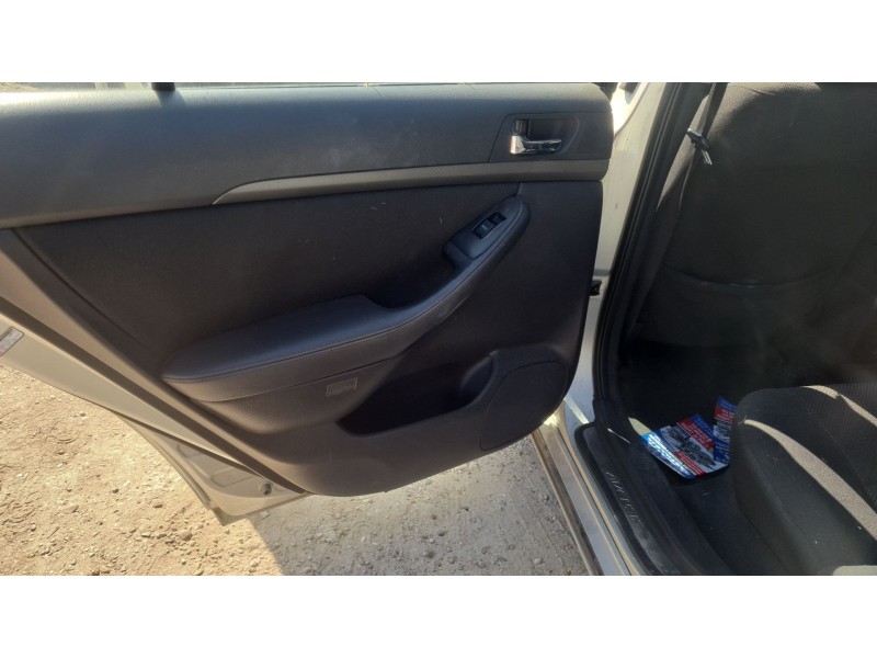 toyota avensis station wagon (_t25_) del año 2004