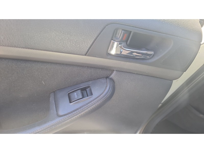 toyota avensis station wagon (_t25_) del año 2004