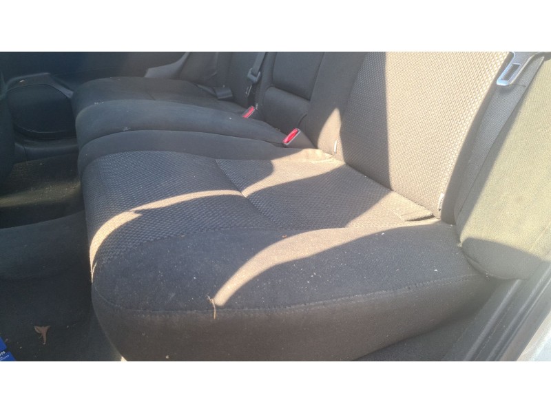 toyota avensis station wagon (_t25_) del año 2004