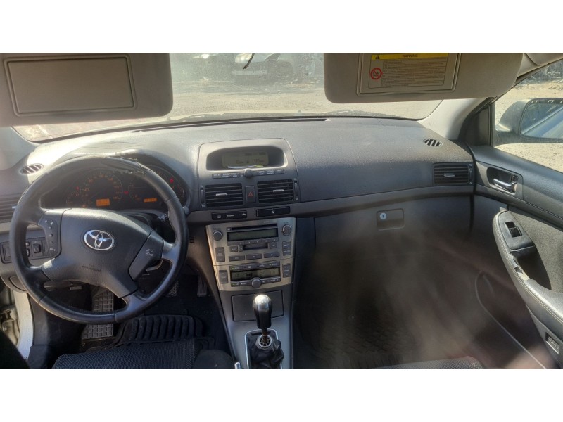 toyota avensis station wagon (_t25_) del año 2004