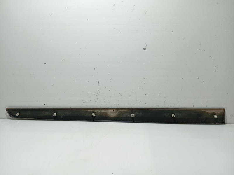 Recambio de moldura para chevrolet matiz referencia OEM IAM 96657019  