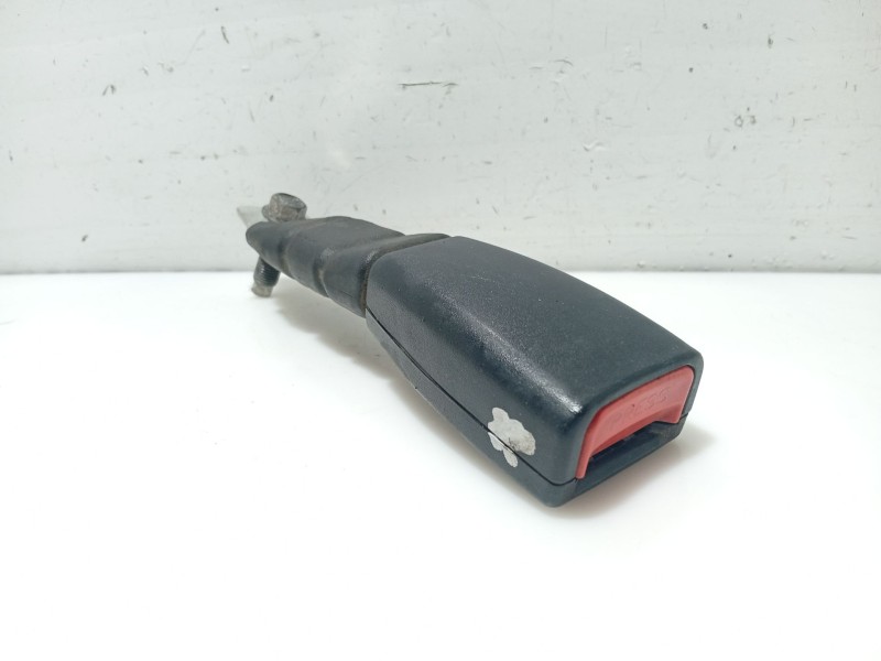 Recambio de enganche cinturon delantero derecho para kia picanto referencia OEM IAM 8884007010EQ  