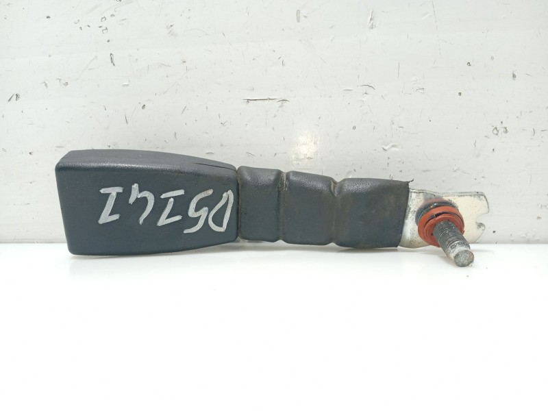 Recambio de enganche cinturon delantero derecho para kia picanto referencia OEM IAM 8884007010EQ  