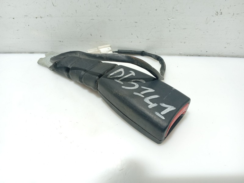 Recambio de enganche cinturon delantero izquierdo para kia picanto referencia OEM IAM 8883007020EQ  