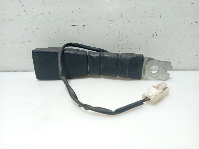 Recambio de enganche cinturon delantero izquierdo para kia picanto referencia OEM IAM 8883007020EQ  