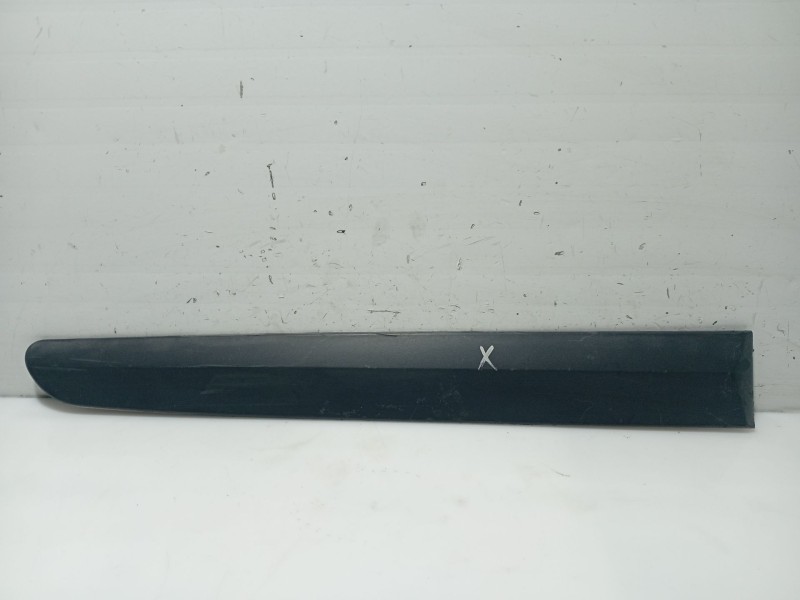 Recambio de moldura puerta trasera derecha para kia picanto referencia OEM IAM 8773207000  
