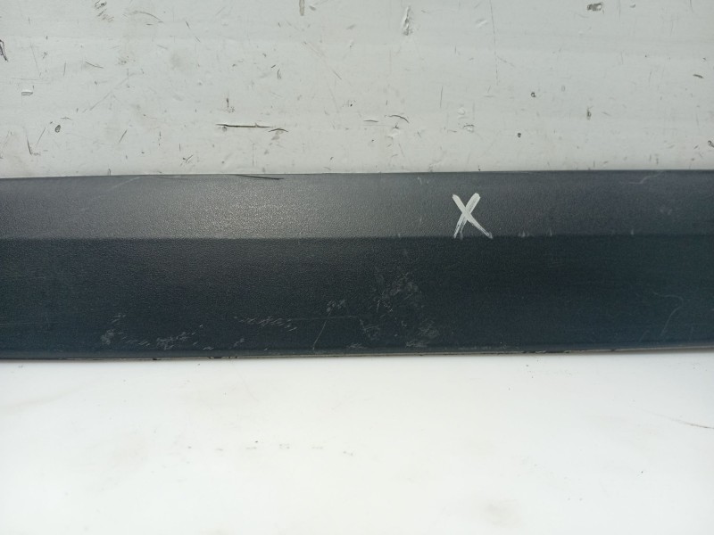 Recambio de moldura puerta trasera derecha para kia picanto referencia OEM IAM 8773207000  