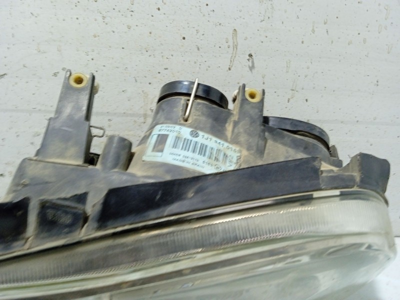 Recambio de faro izquierdo para volkswagen golf iv (1j1) 1.6 referencia OEM IAM 1J1941017B  