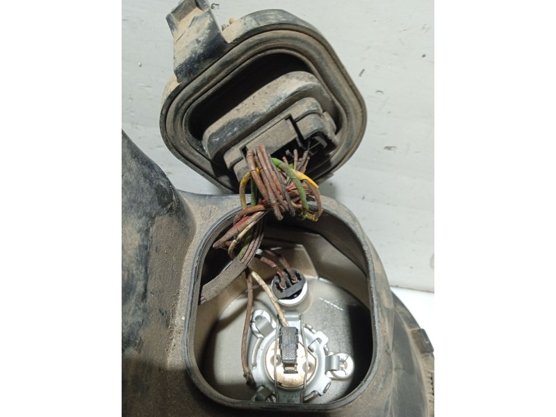 Recambio de faro derecho para volkswagen golf iv berlina (1j1) referencia OEM IAM 1J1941018F  