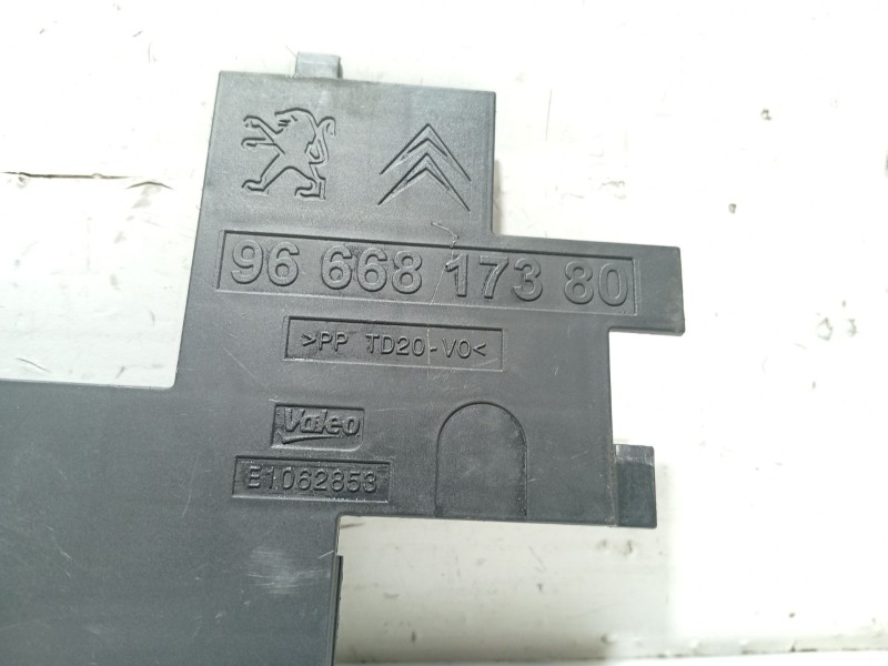 Recambio de moldura para peugeot 508 i (8d_) 1.6 hdi referencia OEM IAM 9666817380  E1062853