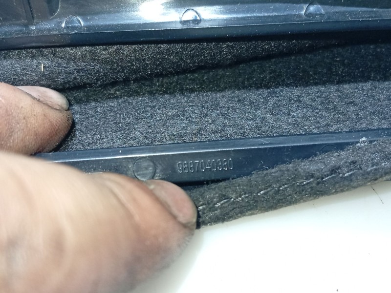 Recambio de moldura para peugeot 508 i (8d_) 1.6 hdi referencia OEM IAM 9687040380  