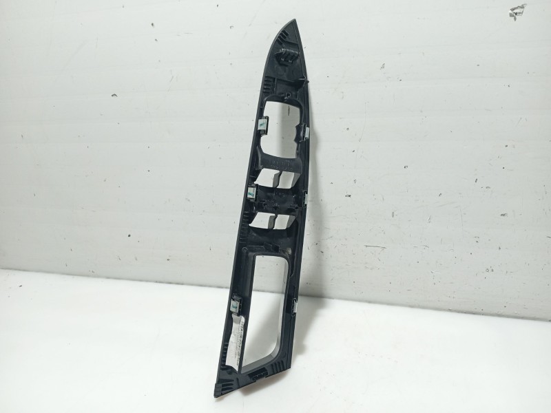 Recambio de moldura para ford mondeo v hatchback (ce) 2.0 tdci referencia OEM IAM DS7314A564H  